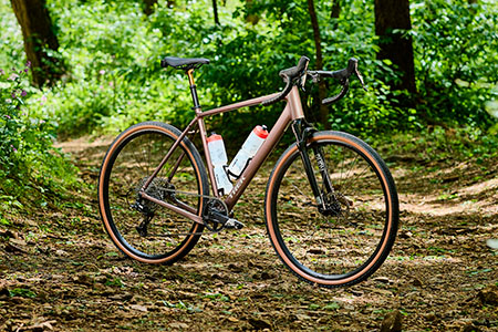 Kevät pyöräilee kaupunkiin