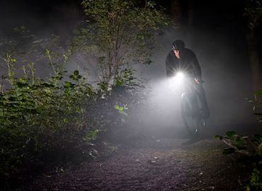 Etu- ja takavalo asennettuna kaupan päälle