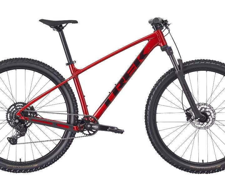 Trek Marlin 5 Fury red 2026.jpg